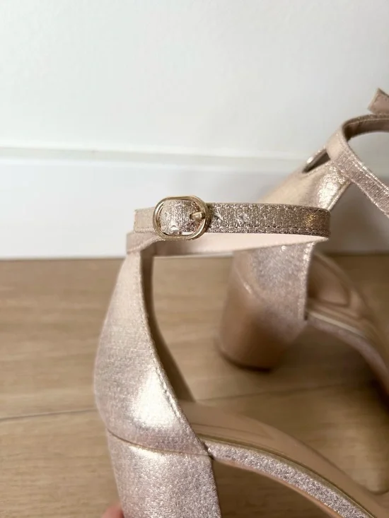 Kelly & Katie Hailee Gold Block Heels - Picture 5 of 7